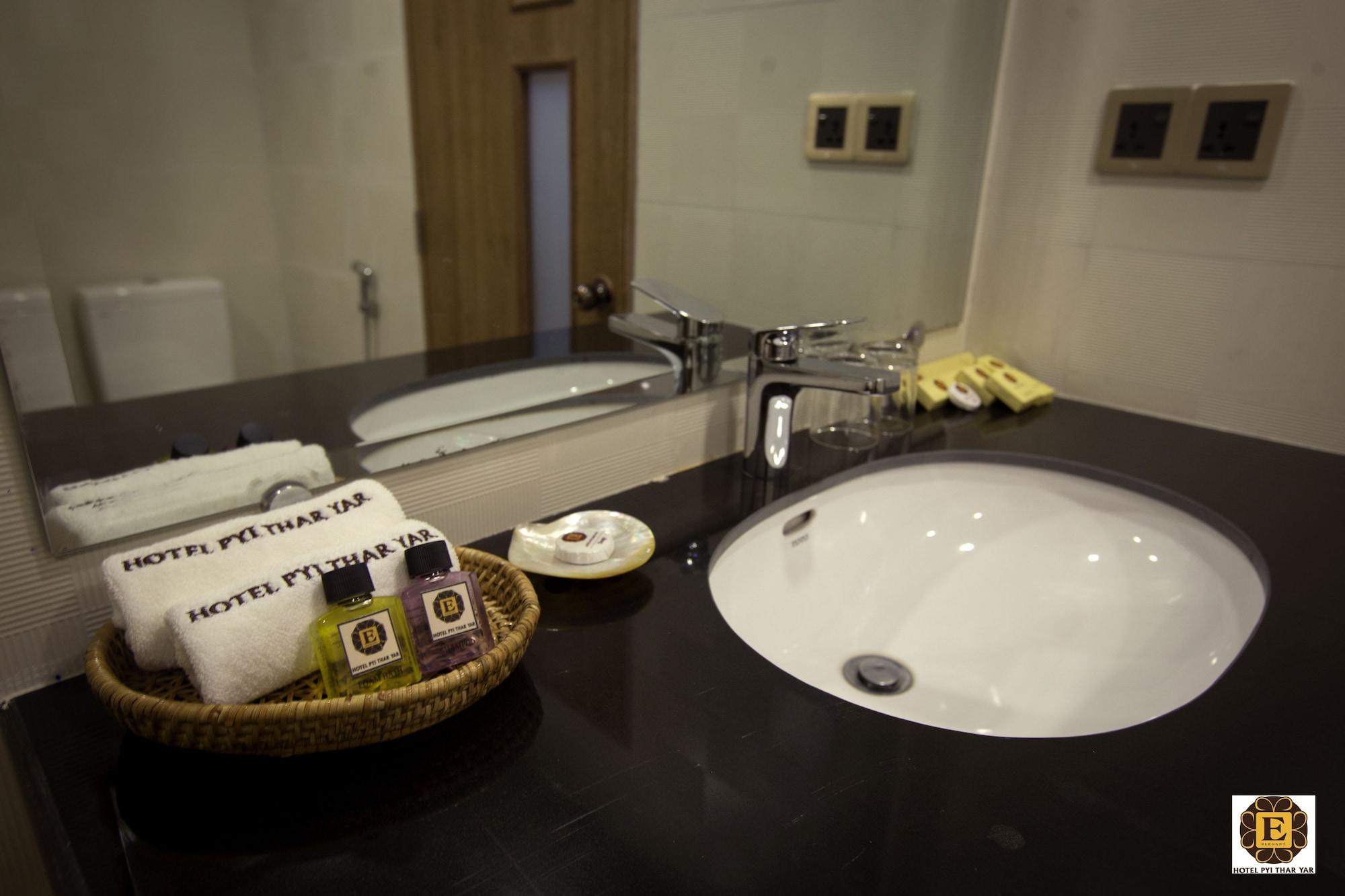 Elegant Hotel Pyi Thar Yar Yangon Bagian luar foto