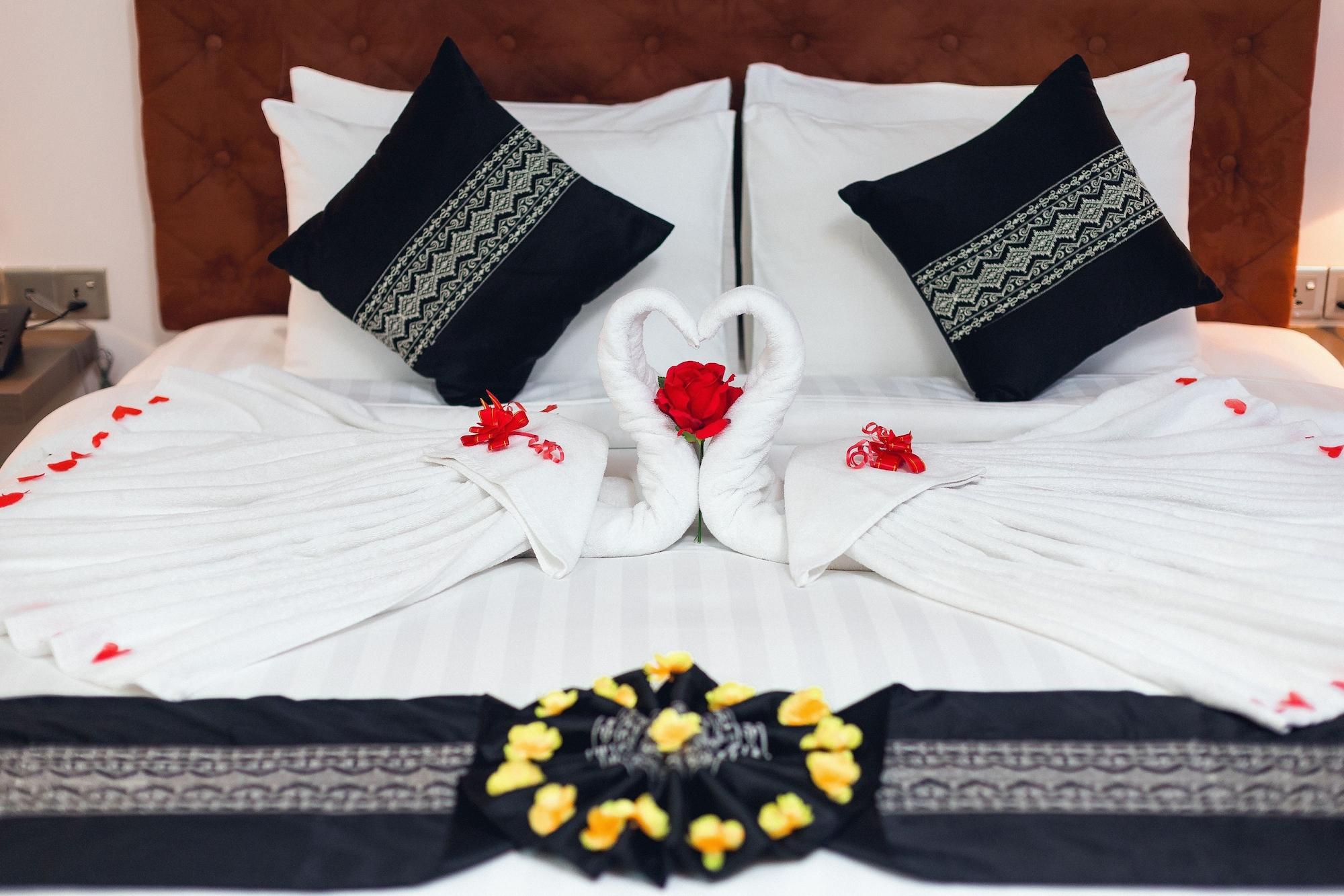 Elegant Hotel Pyi Thar Yar Yangon Bagian luar foto
