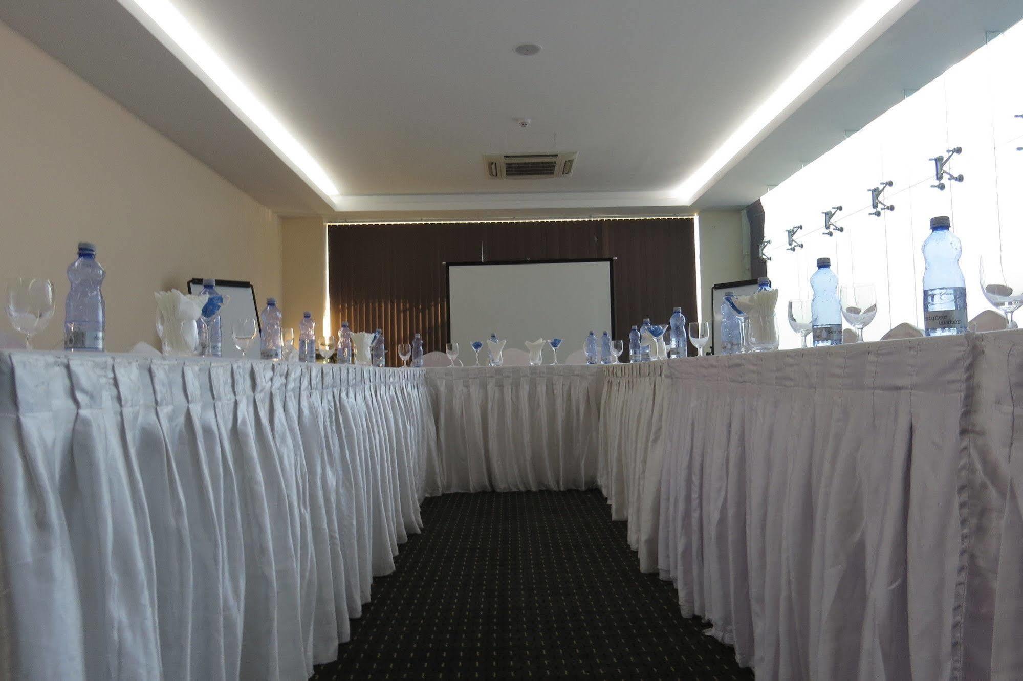 Elegant Hotel Pyi Thar Yar Yangon Bagian luar foto