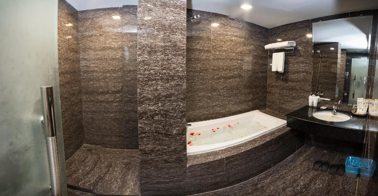 Elegant Hotel Pyi Thar Yar Yangon Bagian luar foto
